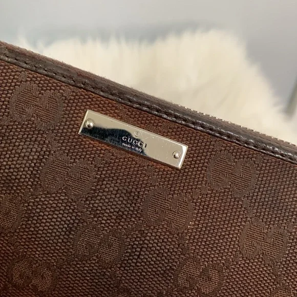Authentic brown Gucci zippy wallet - Picture 16 of 17